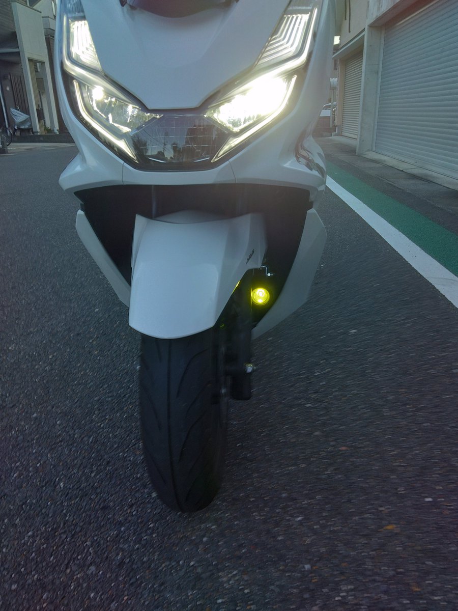 kitakin700a's tweet photo. PCXにフォグランプつけてみた。
純正だけではちょっと暗い感じがしたので https://t.co/xuo5cFNJ5m
