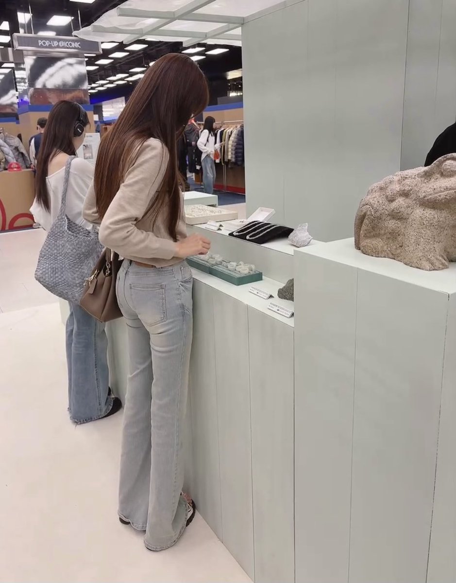 パワーストーンアクセに目がない私🥀
韓国現地で話題❤️‍🔥白玉石ブランドのPOPUPに行ってきた！pr

韓国で白玉石で作られたアクセサリーが再燃トレンド❤️‍🔥
石鹸や垢すりまであってホントにびっくり❣️
韓国の江原道にある40年以上の歴史を持つ職人さんたちとコラボして作っているから、品質もすごく良いみたい

韓国で注目の白玉石のアクセサリーやパフュームソープのブランド“OKSAN100”
POPUPイベントの香水石鹸スコップもできて天国だった🥹👼🥀

今日10/3〜10/7 📍ザ現代ソウル B2F