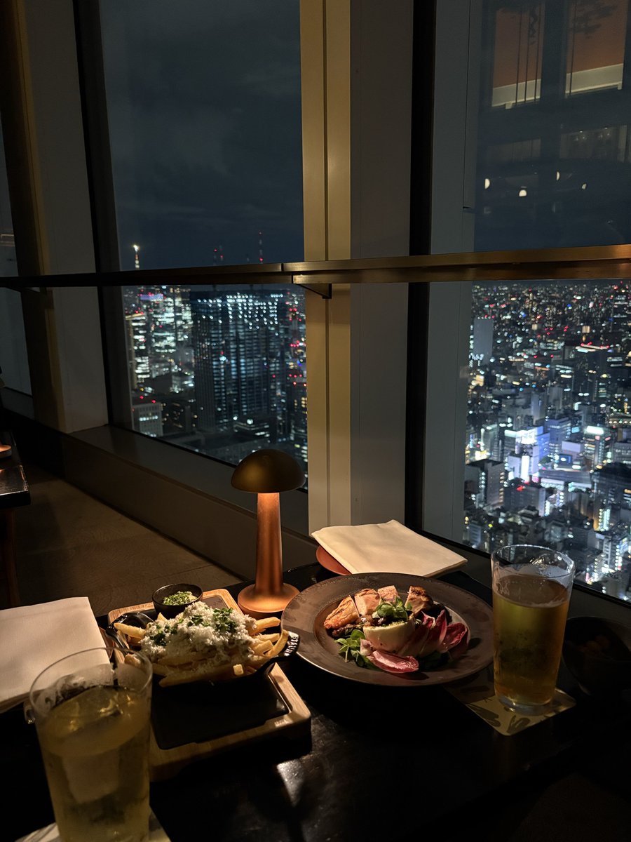 ryo_chan0707's tweet photo. 虎ノ門アンダーズのルーフトップバー
オシャレで景色バカいい

めっちゃオススメ https://t.co/1NyYh67ESz