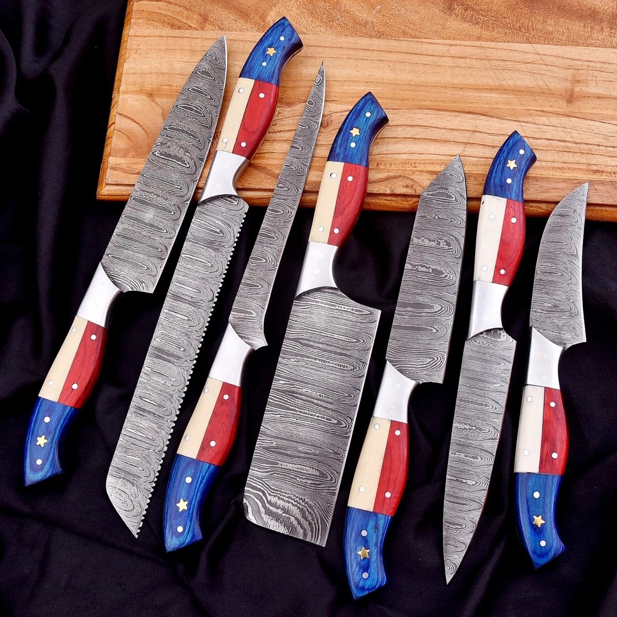 ironridgeworks's tweet photo. Handmade Damascus Steel Chef Knife (7-Piece) Set.
DM for details and order 
#handmade #Chef #cheflife #chefknife #KitchenSoldier #USA #Texans #customknife #giftideas #giftforher #kitchendecor https://t.co/mceOzN6dO7