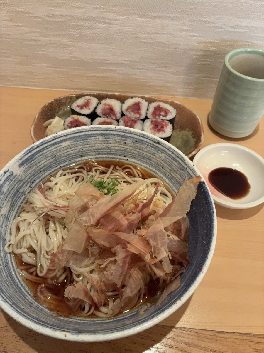 siz52's tweet photo. 最近食べたご飯シリーズ🍚
人生初の麻辣湯、お気に入りランチ、人生で一番美味しかったローストビーフに季節ものの逸品一品 https://t.co/wibNjunD03