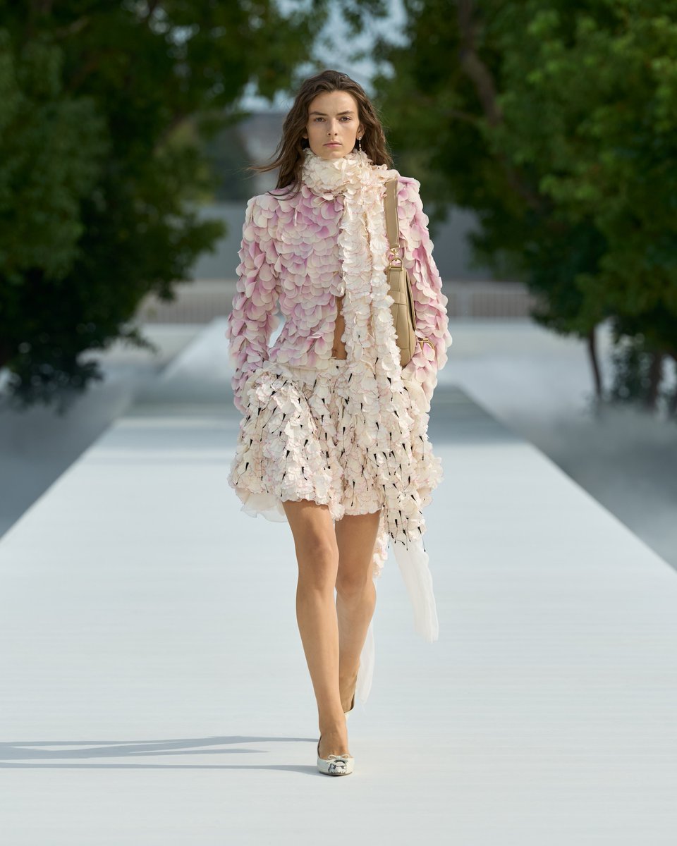 Dior's tweet photo. Petals blossom from the atelier to the Dior Summer 2027 Women’s show.

https://t.co/8enQ9We9Dg

#DiorSummer27 https://t.co/89EUvCttdt