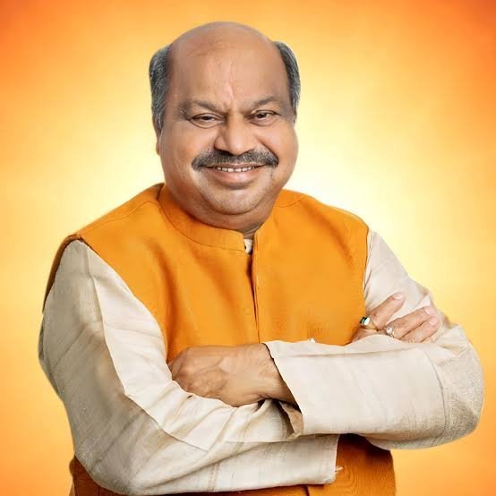 JUSTVIRAL463019's tweet photo. रायपुर उत्तर विधानसभा क्षेत्र के लोकप्रिय विधायक श्री पुरंदर मिश्रा जी, आपको जन्मदिन की हार्दिक बधाई एवं शुभकामनाएं।

महाप्रभु श्री जगन्नाथ जी से आपके उत्तम स्वास्थ्य, दीर्घायु एवं मंगलमय जीवन की कामना करता हूँ।

@purandarmishra https://t.co/1nDFyeRSyA