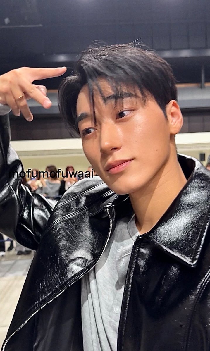 evrthrea's tweet photo. GAWDDDD!!!! he’s so handsome https://t.co/ZMGiGNkQu4
