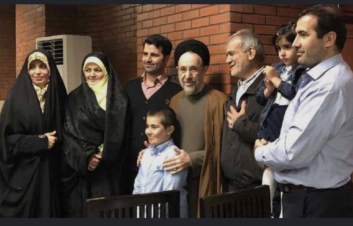 rezashiraziir's tweet photo. خدا ریشتونو بسوزونه که دارایی مردم و سوزوندین

دلار  ۲۷۰ https://t.co/BcNWUp5sQC