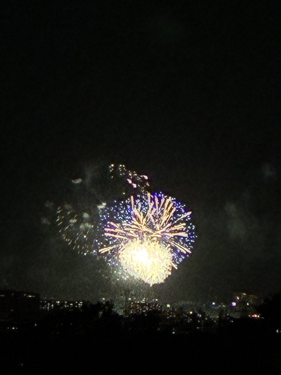 eri13coza's tweet photo. 花火🎇見えた^ - ^

多摩川 https://t.co/d9q35Z3JbN