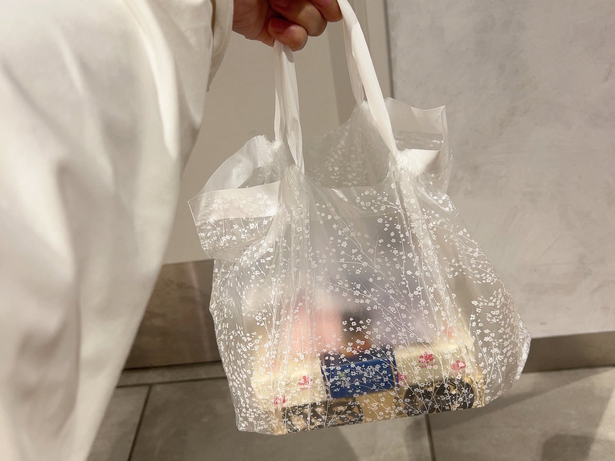 WxbklC's tweet photo. 梅干し買ったよ〜🌸

今日の戦利品を持って帰ります🏠♡

美味しいものを見つけると嬉しくなる☺️💕 https://t.co/Jb7saa9Iq8