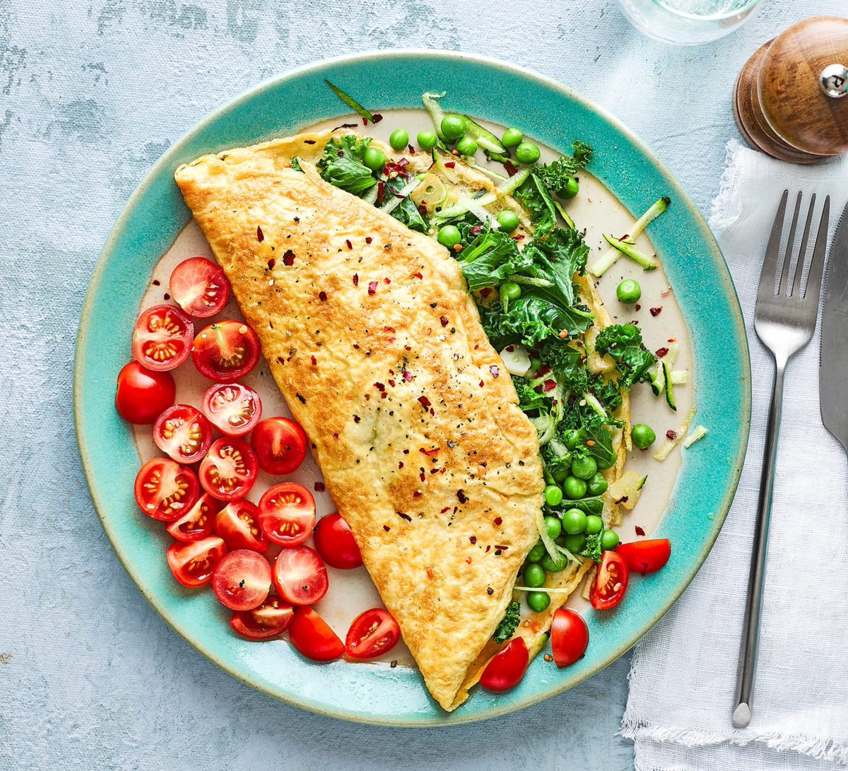 GraceGym_'s tweet photo. If you’re a woman who’s always rushing in the morning, try this 👇

🥚 Easy vegetable omelette

You need:
• 2–3 eggs
• Spinach or ugu
• Tomato
• Bell pepper
• Onion
• A little oil
• Salt + your favourite seasoning

Chop everything up and lightly fry the onion, pepper and tomato

Throw in the spinach, give it a quick stir, then pour in your beaten eggs

Let it cook, fold it over and you’re done

Have it with avocado, bread, sweet potato or even some yam

Nothing fancy. Just a quick, filling meal that actually keeps you going 👍