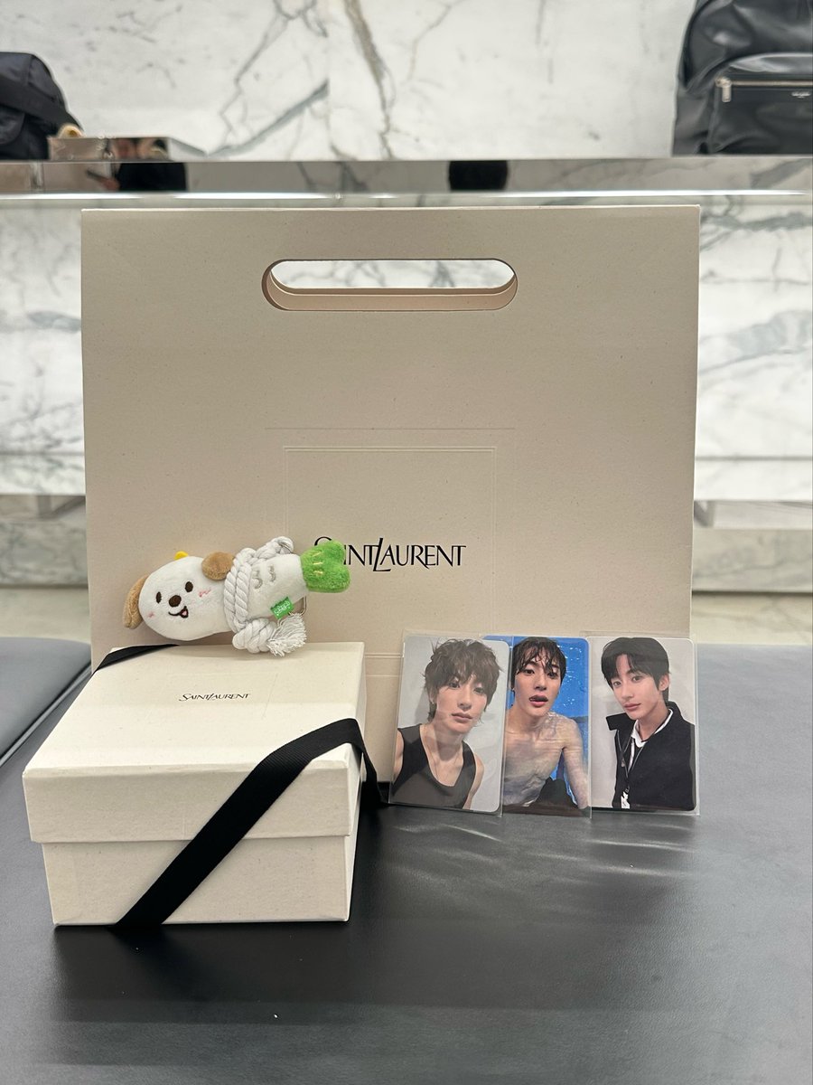 johnhayae_'s tweet photo. SA บอกว่าดีใจ แฟนคลับแอนตันมาทุกวันเลย 😆 

ANTON SAINT LAURENT AMBASSADOR 
#ANTONxSaintLaurent
#ANTONxSaintLaurentSS27 #생로랑앤톤 
@YSL https://t.co/zdoVYftFH9