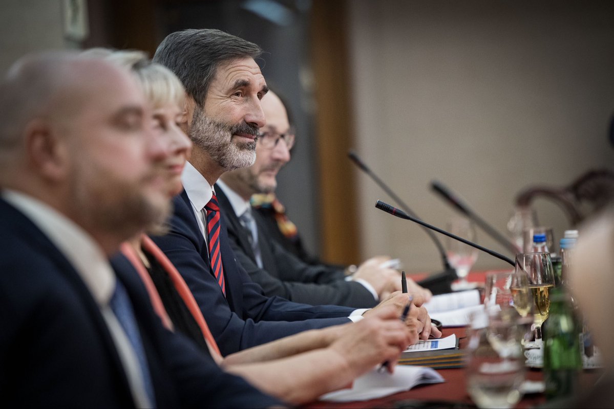 SlovakiaMFA's tweet photo. #S3 🇸🇰 Minister J. Blanár: #CiernaHora sa už pomaly pripája k jednotnému platobnému systému #SEPA a uvažuje sa aj o jej zapojení do spoločného roamingu či schengenského režimu pri udeľovaní víz. Toto všetko jej ponúkame, no zároveň je potrebné poskytnúť jasnú víziu, že sa v dohľadnom čase stane súčasťou #EU.