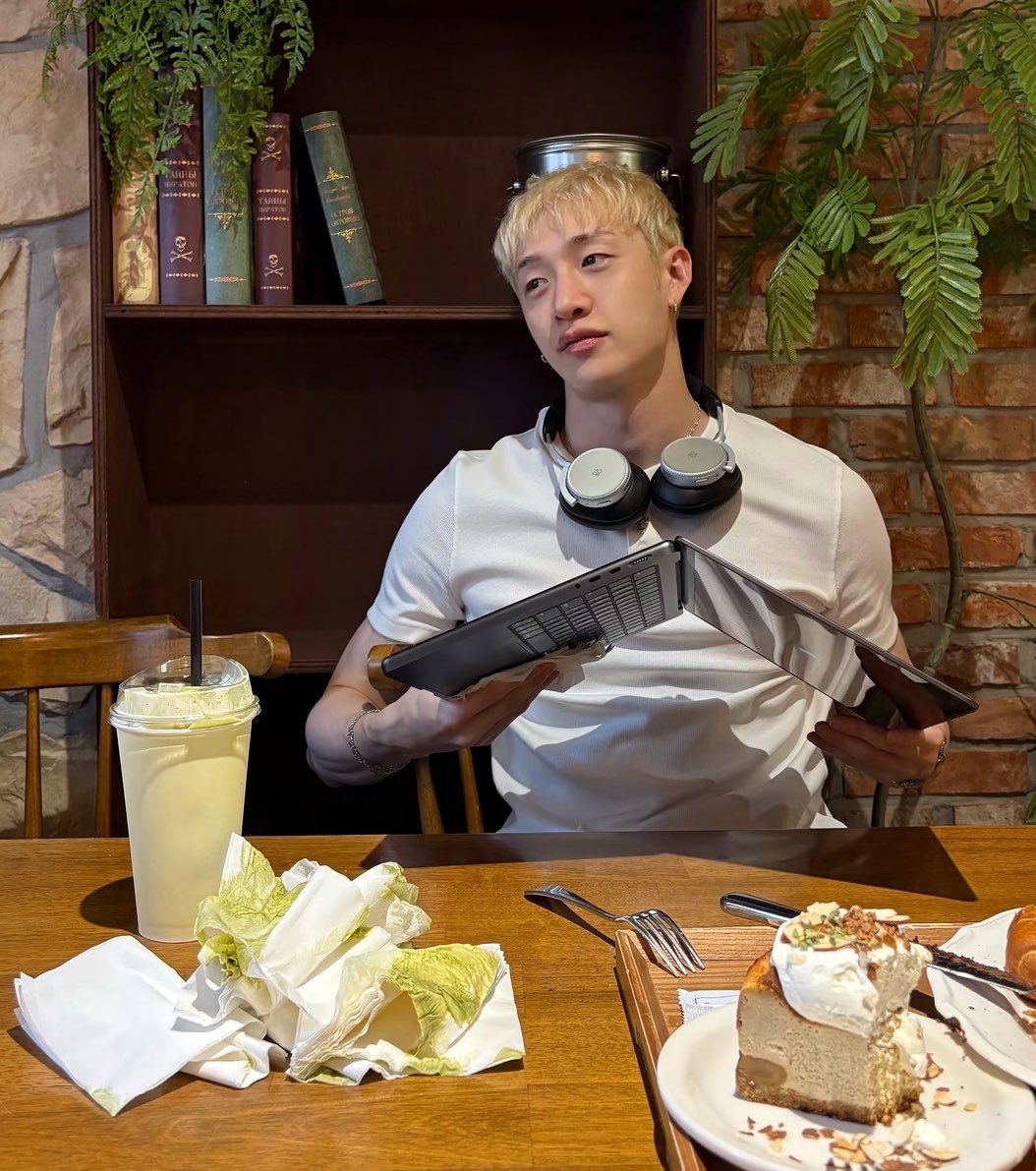 ninoononie_'s tweet photo. “uhm hey guys, so… we have to postpone our next comeback”

“why?”

“matcha.” 🍵 https://t.co/SIE5zutdA0