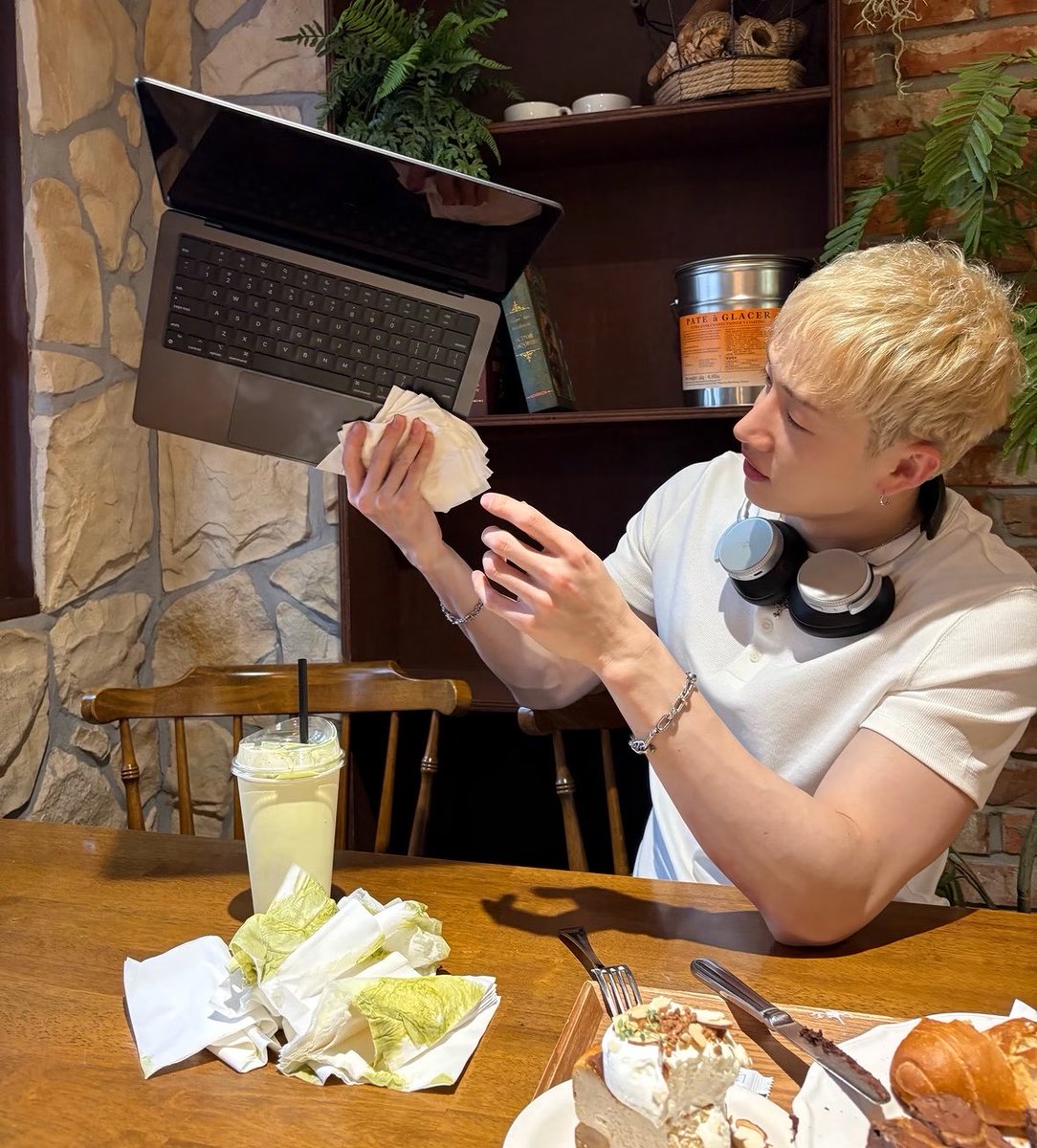 ninoononie_'s tweet photo. “uhm hey guys, so… we have to postpone our next comeback”

“why?”

“matcha.” 🍵 https://t.co/SIE5zutdA0