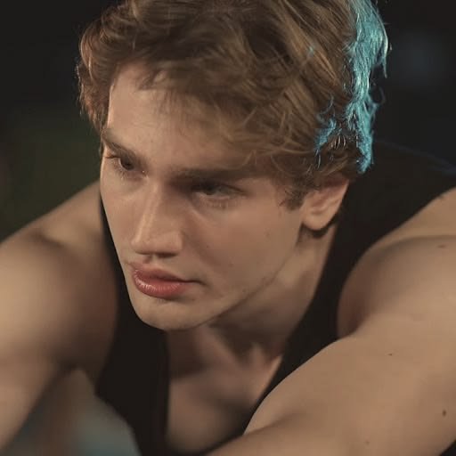 linosxoxo's tweet photo. cuz u could be                       and i could be
the beauty                               the monster https://t.co/7gZe3ckcKA