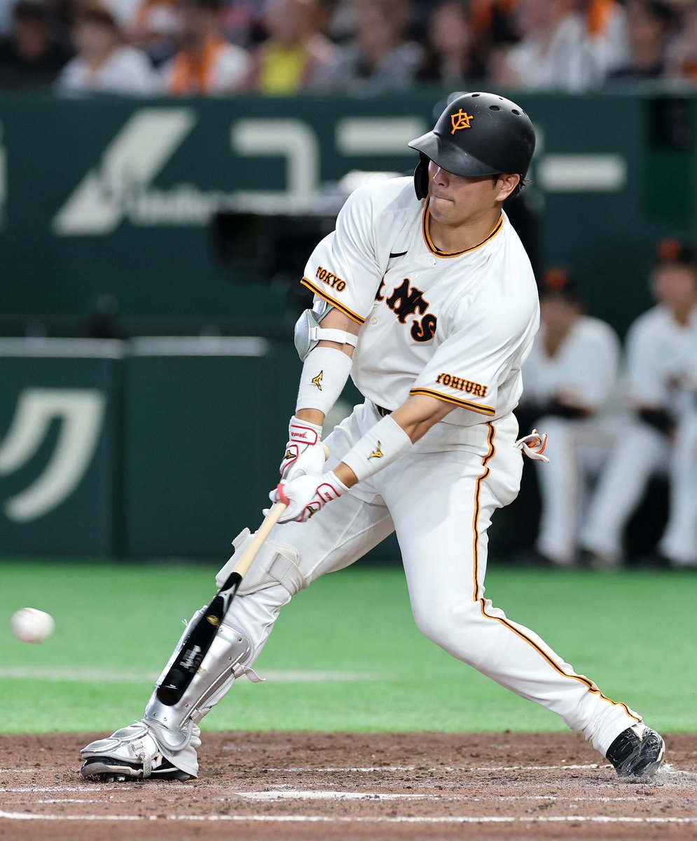 TokyoGiants's tweet photo. 【四回裏】巨人 0-0 DeNA

#大城卓三 選手がライト前ヒットで続き、無死一二塁！ https://t.co/8YFzgColqC