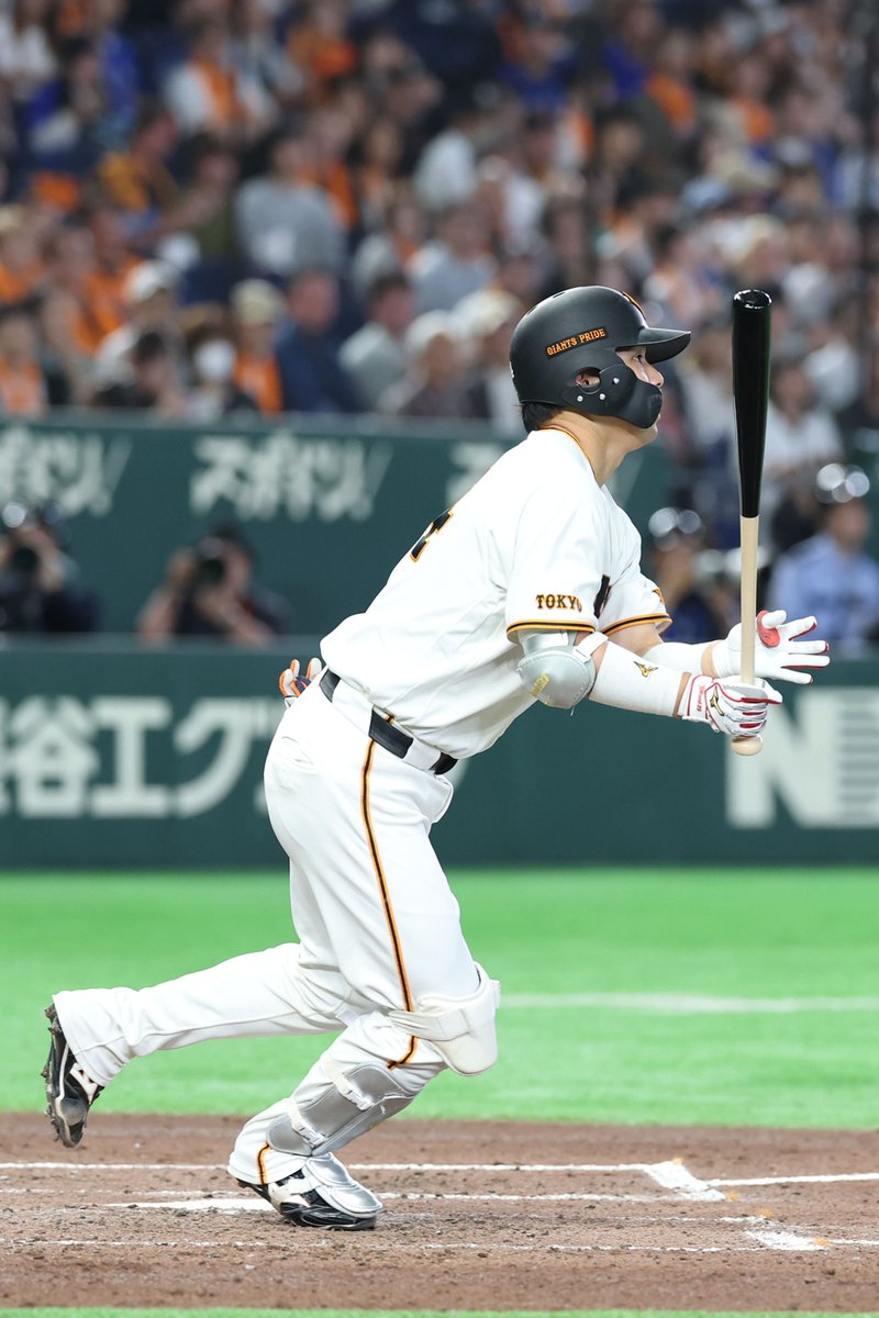TokyoGiants's tweet photo. 【四回裏】巨人 0-0 DeNA

#大城卓三 選手がライト前ヒットで続き、無死一二塁！ https://t.co/8YFzgColqC