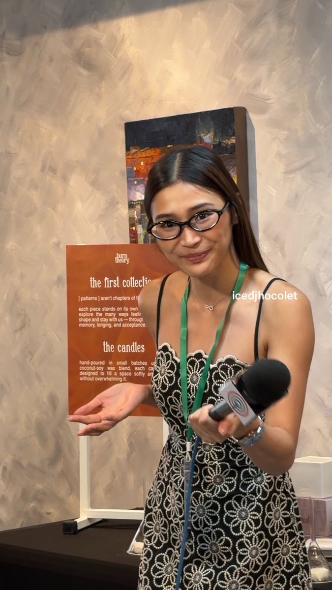 icedjhocolet's tweet photo. Interview portion ni jho kanina pero mukhang siya yung reporter tas ikaw yung na-ambush interview … HAHAHAHHAA @bini_jhoanna ☺️ https://t.co/ddr9EmJaDh