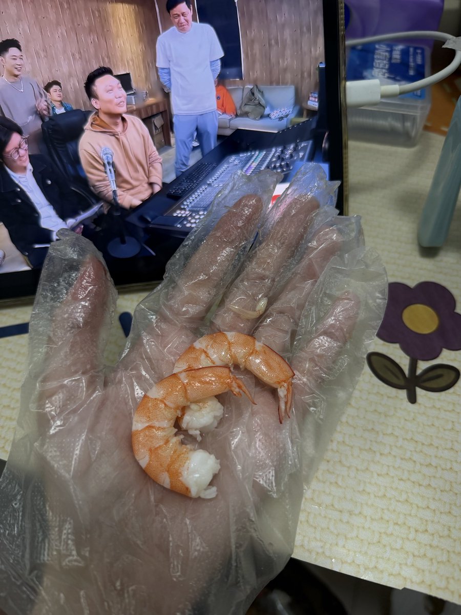 Loria0803's tweet photo. 许愿有人给我剥虾 https://t.co/Cjw87LKzmV