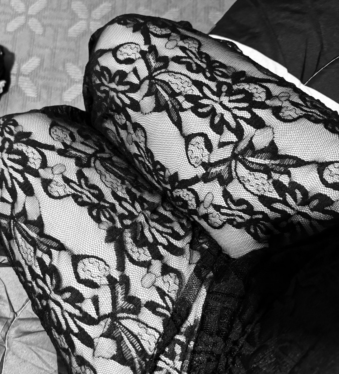 silentchamberr's tweet photo. Tgh kemas almari terjumpa seluar lace fav i🥹 lama dh tak pakai kene buat photoshoot sikit ni👀 https://t.co/L3k2UBYexK
