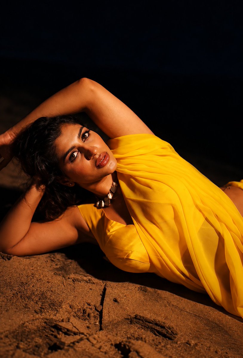 TActress9689's tweet photo. ⚠️ Caution:
Yashika Anand 💛✨
A golden glow, effortless elegance, and a presence that instantly catches the eye. 🔥
@Actress_Mafia @kutty_ilavarasi 
#YashikaAnand #YashikaAnandFans https://t.co/9SKDml7Hh4