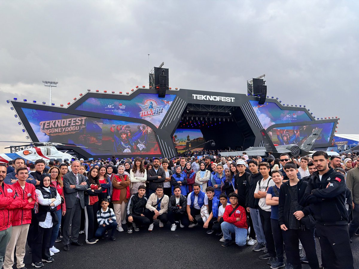 GSB_KilisGM's tweet photo. Teknoloji, inovasyon ve üretim dolu festival alanında gençlerimiz; projeleri yakından inceleme, yeni fikirlerle tanışma ve teknoloji dünyasındaki gelişmeleri keşfetme fırsatı buluyor. 
Teknolojiyi keşfeden,iz bırakan gençlerle… 🚀
#GSBGM
@gencliksporbak @gsbgenclik @oa_bak https://t.co/HvEH4oF4V1