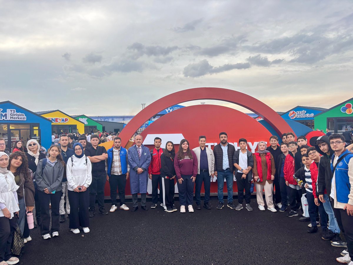 GSB_KilisGM's tweet photo. Teknoloji, inovasyon ve üretim dolu festival alanında gençlerimiz; projeleri yakından inceleme, yeni fikirlerle tanışma ve teknoloji dünyasındaki gelişmeleri keşfetme fırsatı buluyor. 
Teknolojiyi keşfeden,iz bırakan gençlerle… 🚀
#GSBGM
@gencliksporbak @gsbgenclik @oa_bak https://t.co/HvEH4oF4V1