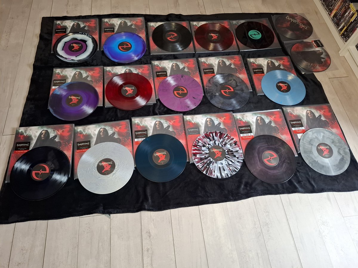 Darkaurore's tweet photo. Ma collection complète des 17 Vinyles variants de Sanctuary 🥰❤️🤘🔥
#Evanescence #Sanctuary #vinylcollection  @evanescence @AmyLeeEV https://t.co/7GgdfqjkWm