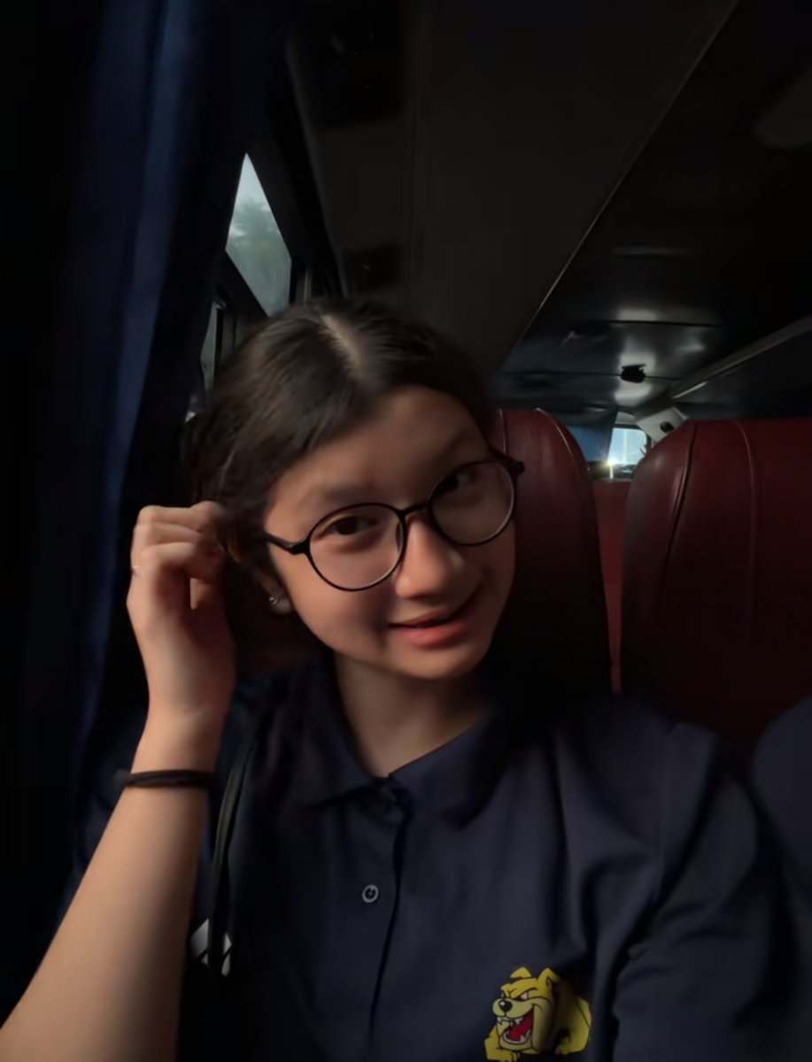 unknownfiles__'s tweet photo. tatawanan na lang talaga si ganda kasi lamang ang hindi bingi 🙈 HAHAHAHAHA CHARENG 😝 https://t.co/rTV0RepTN5