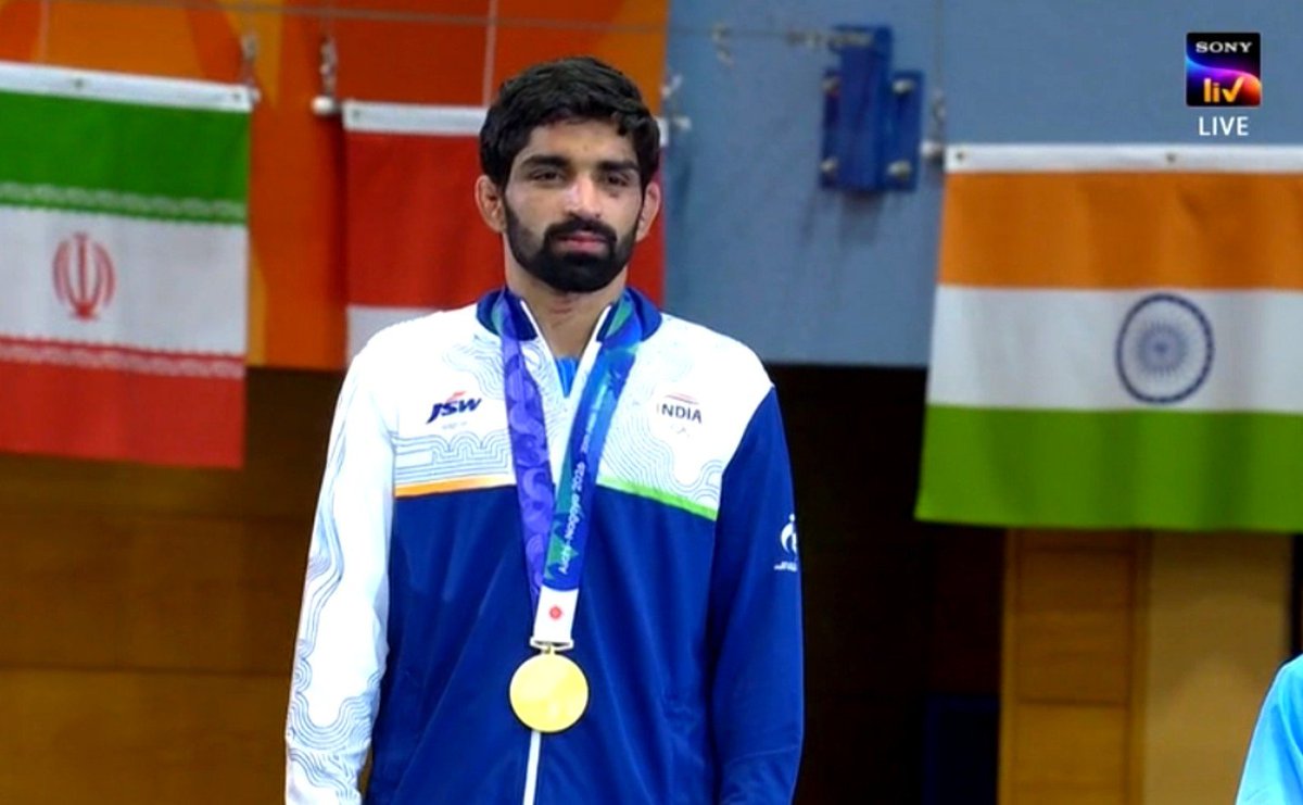 SportsArena1234's tweet photo. 🚨 INDIA ON TOP 🔥 🇮🇳

AMAN SEHRAWAT - THE LION - ON THE PODIUM WITH THE GOLD 🥇

THANKS FOR MAKING US PROUD ! https://t.co/FEw4FfG0Qm