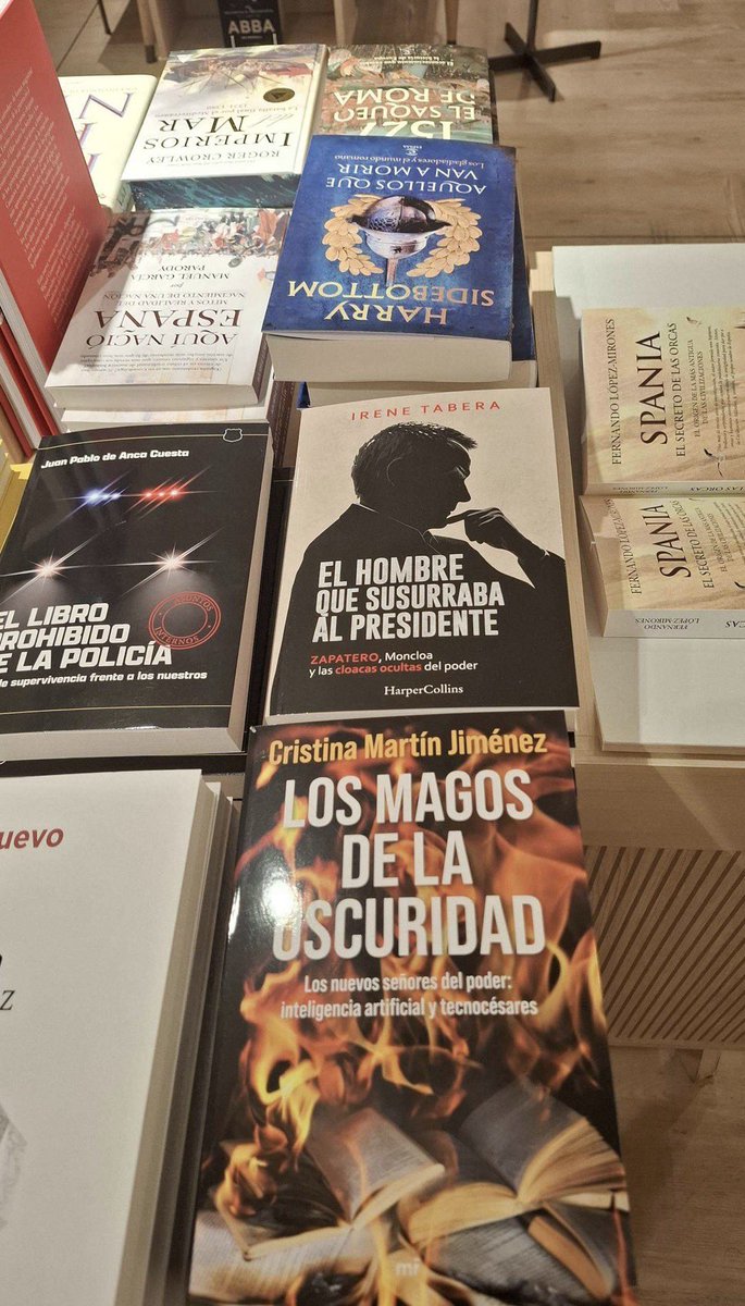 irenetabera's tweet photo. ¡Gracias a todas las librerías que nos han hecho hueco en sus estanterías!📚 EL HOMBRE QUE SUSURRABA AL PRESIDENTE ya está a la venta y podéis comprarlo también en Amazon en este enlace: https://t.co/1lfladlkCl

Los sueños se persiguen y se hacen realidad📕 GRACIAS A TODOS ❤️ https://t.co/TzCtRENney