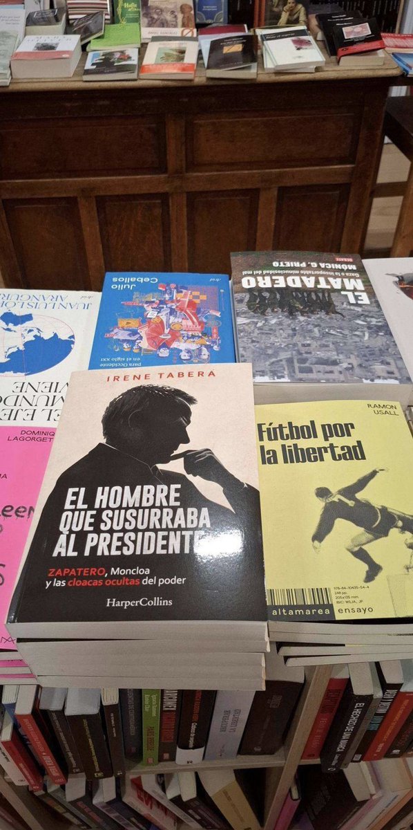 irenetabera's tweet photo. ¡Gracias a todas las librerías que nos han hecho hueco en sus estanterías!📚 EL HOMBRE QUE SUSURRABA AL PRESIDENTE ya está a la venta y podéis comprarlo también en Amazon en este enlace: https://t.co/1lfladlkCl

Los sueños se persiguen y se hacen realidad📕 GRACIAS A TODOS ❤️ https://t.co/TzCtRENney