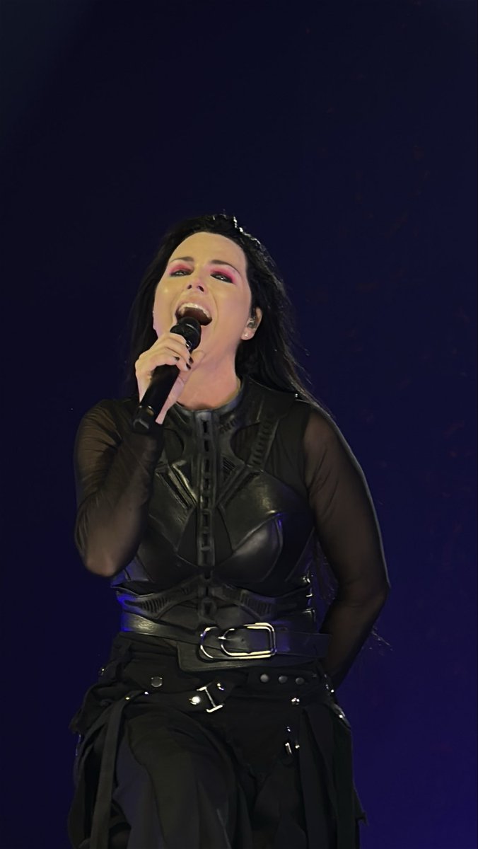 agathasalong's tweet photo. Es que como puede ser Amy Lee tan perfecta ??? https://t.co/8yaYQMindm
