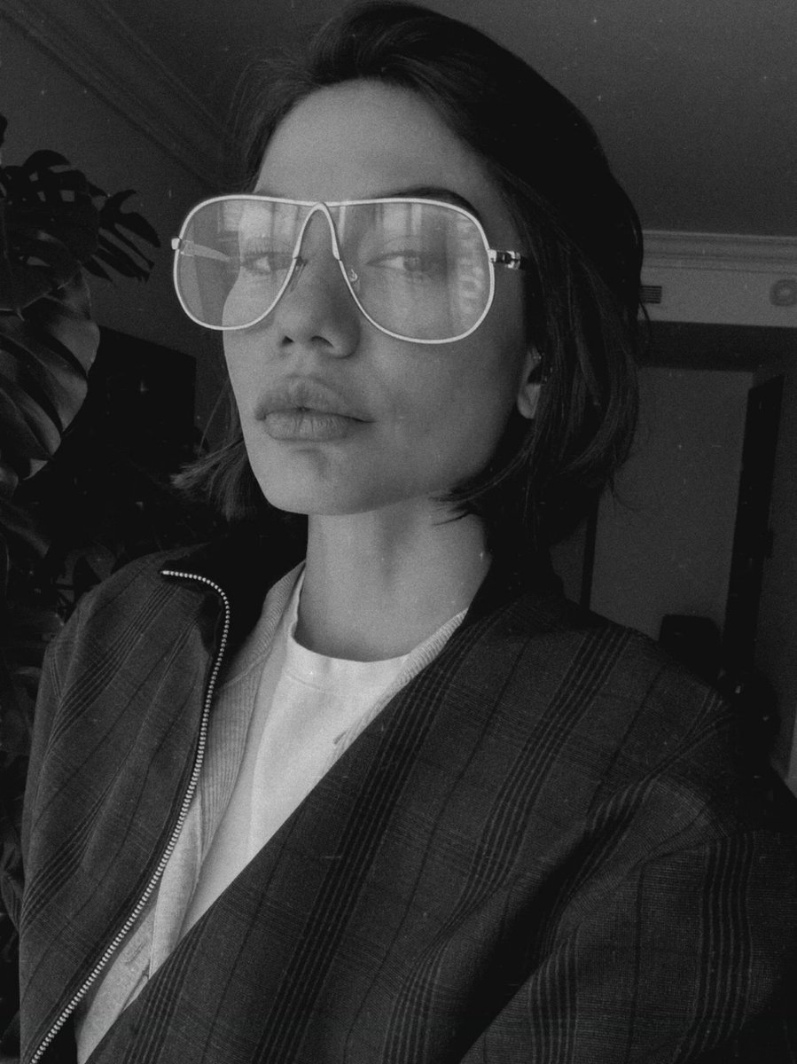 dmtsperbund's tweet photo. her face card is INSANE 🤌🏻😮‍💨 https://t.co/kaLofEQs0W