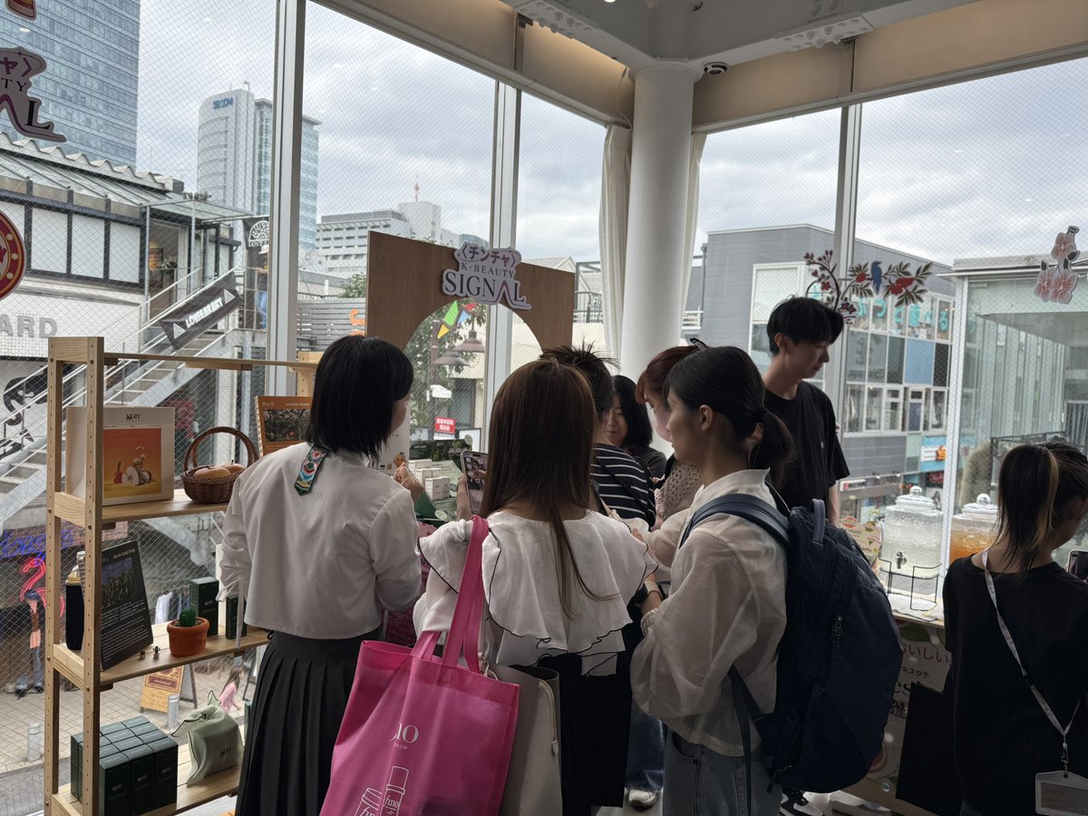 nulliceoyuju's tweet photo. 本日、たくさんの方にお越しいただき、イベント用のプレゼントがすべて終了しました……😭😭😭

「InstagramやXを見て来ました！」とお声がけくださった皆さま、本当にありがとうございます🥹💚

明日も商品の体験・ご購入は可能ですので、ぜひ遊びに来てください🙏🏻

そして、超お得なスペシャルセールもスタートします！🔥💚