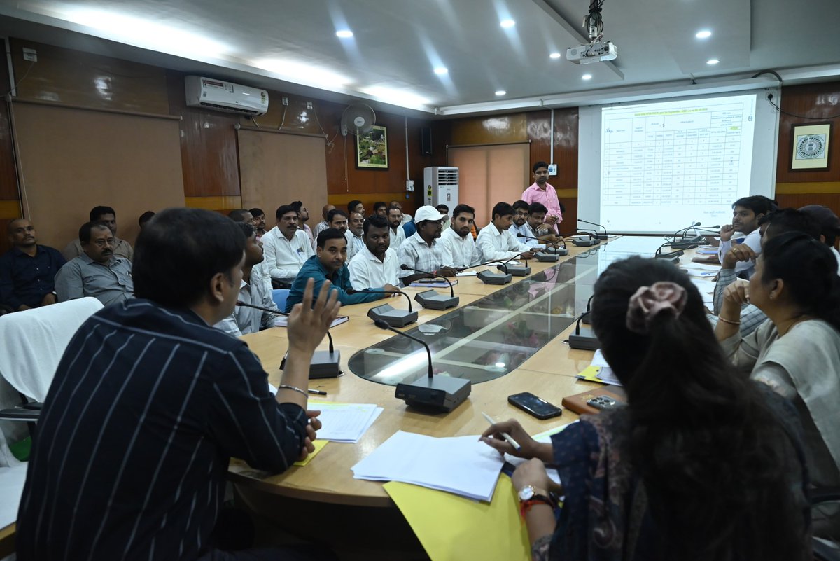 DCDeoghar's tweet photo. आज खाद्य, सार्वजनिक वितरण एवं उपभोक्ता मामले विभाग के कार्यों की एक विस्तृत समीक्षा बैठक में कार्य में कोताही बरतने वाले बाजार समिति के एजीएम पर कार्रवाई करने का निर्देश दिया।
@JharkhandCMO @prdjharkhand https://t.co/yxCtdnvIch