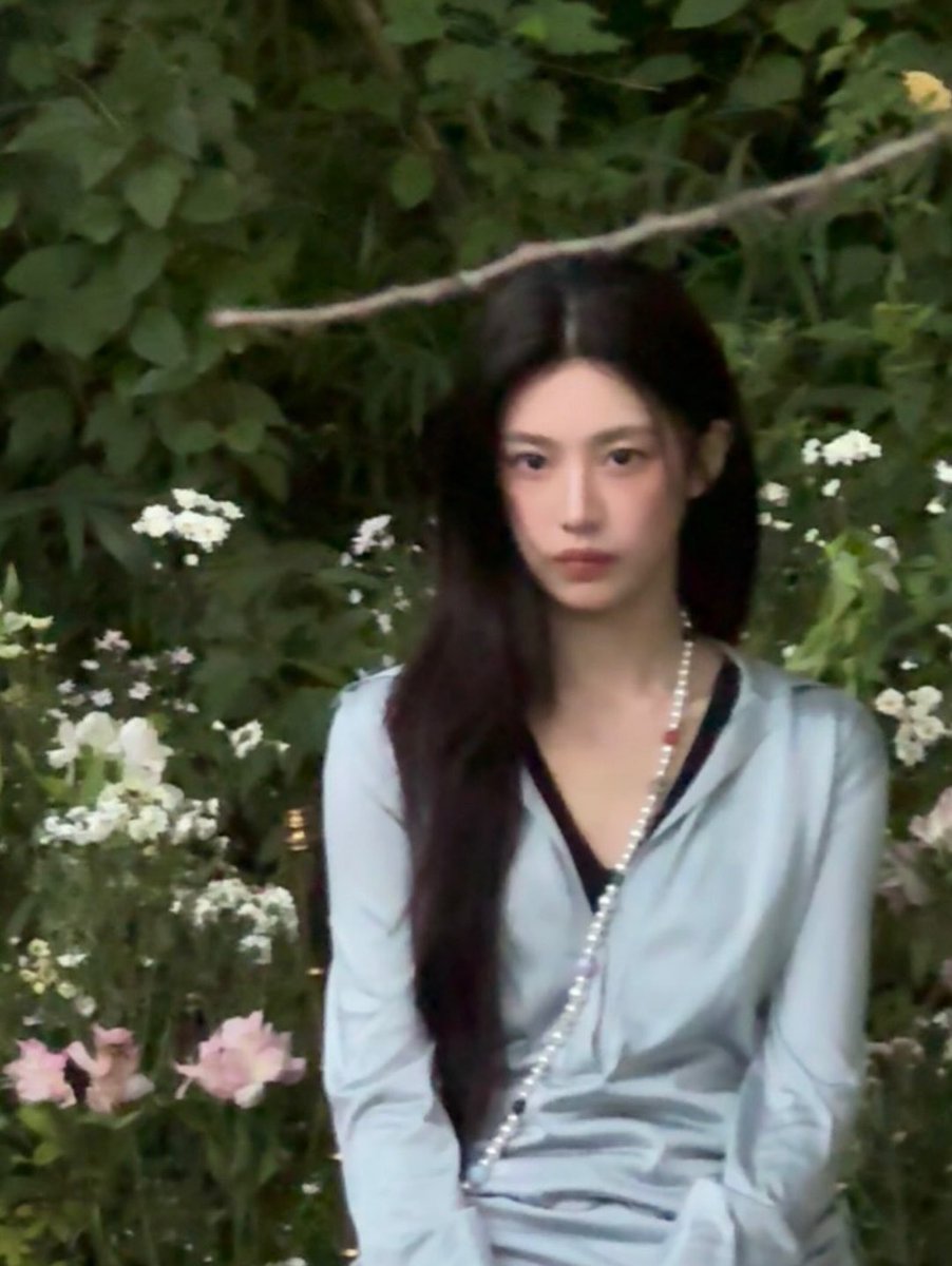 gyjbase's tweet photo. Go Younjung looks regal in new Instagram post. https://t.co/WJrc0VQfWb