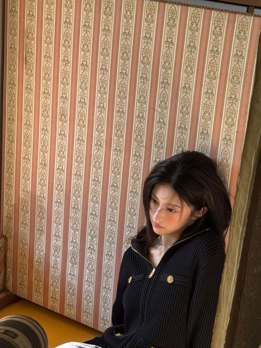 gyjbase's tweet photo. Go Younjung looks regal in new Instagram post. https://t.co/WJrc0VQfWb