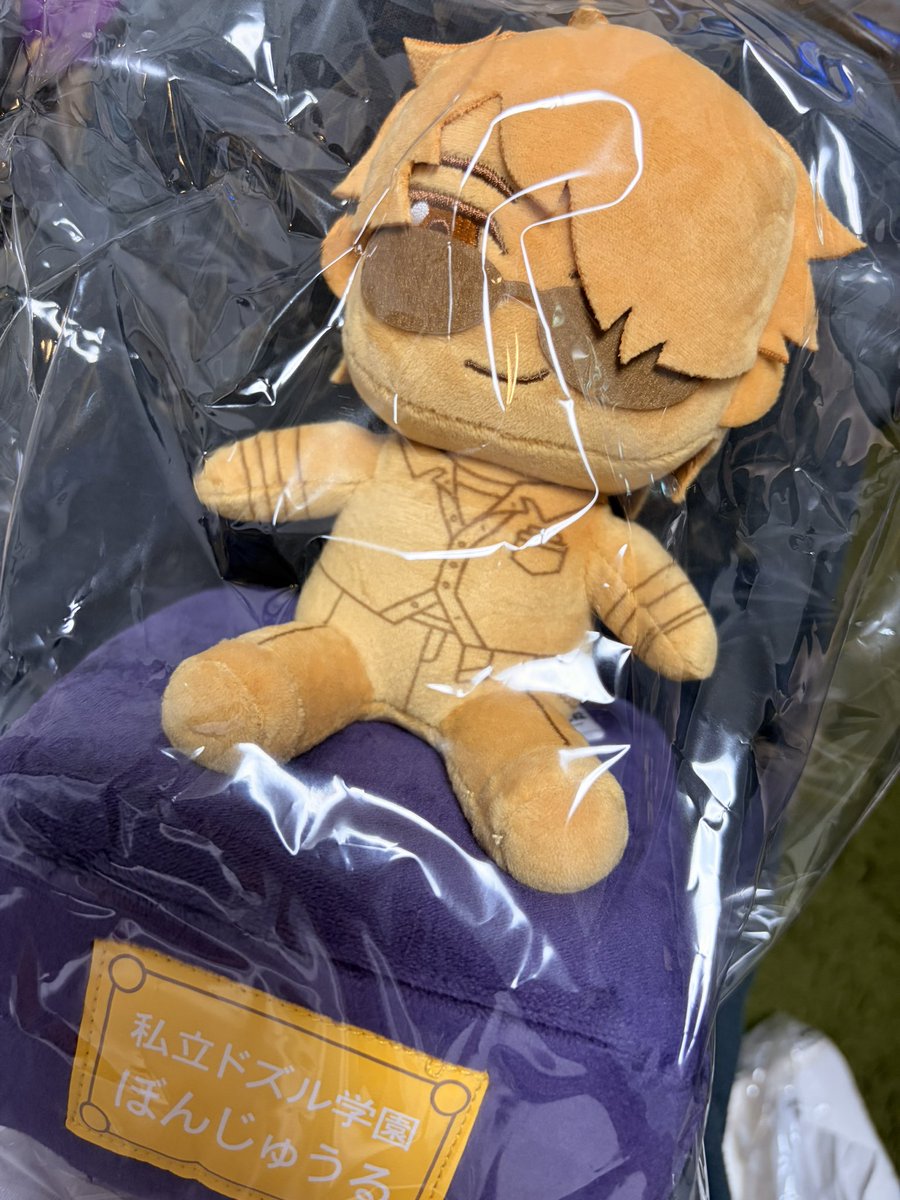 takami1102's tweet photo. とどいたーー！！くじ！！
かぶり少なめだったあ！
第二ボタンのぼんおらうれしすぎるん🍆☃️
でも赤ジャージ欲しかったなあ😭😭😭😭

 #ぶっ飛びな祭 https://t.co/rVavZNjA7B