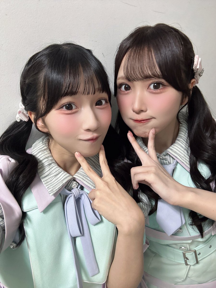amano_konoa's tweet photo. 5thシングル『サマーツインテール』発売記念スペシャルライブin大阪ありがとうございました！💓🙇‍♂️
色んな楽曲を披露させていただけて嬉しかったです😻来てくださって本当にありがとうございます😭🙇‍♂️お会いできて幸せです💖
じゅりいとおそろい髪型🫪
#ニアジョイ
#サマーツインテール https://t.co/3k7JOu61tP