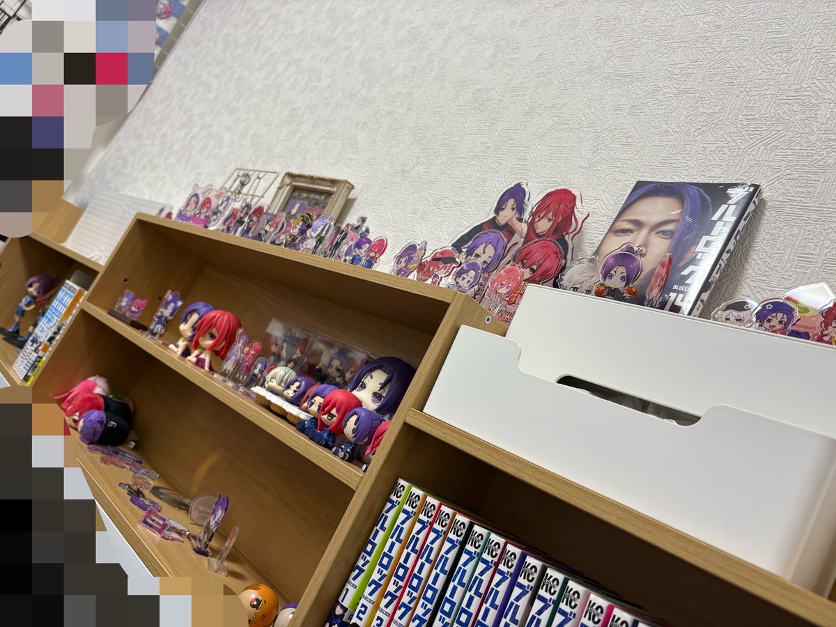 mrch94rc's tweet photo. rocgにまみれてダラダラ出来るスペースは最高かもしれない( '-'  )
※ベッド横のスペース(まだ飾り終えてない) https://t.co/K6pMyVVxa1