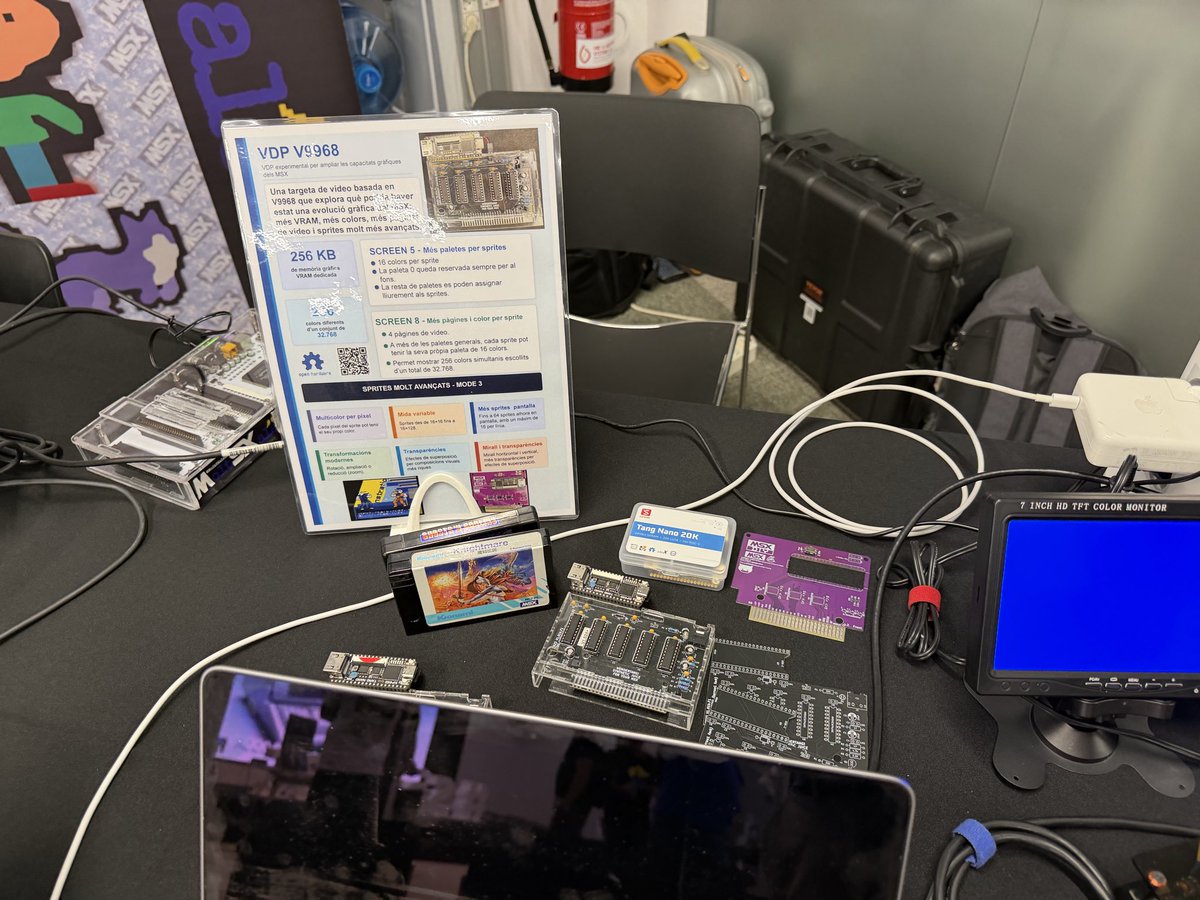 AkiraTsukamoto's tweet photo. 今日 RU-Japan がバルセロナで開催されています。
早速 V9968+Geo3D のデモが会場で動いています。

turboR ではないMSX2+ モードでこの速度で動いています。

@thara1129 @kanon_ai_dev 
こちらでも評判です

#MSX #V9968 #Geo3D https://t.co/pIyuM0yZka