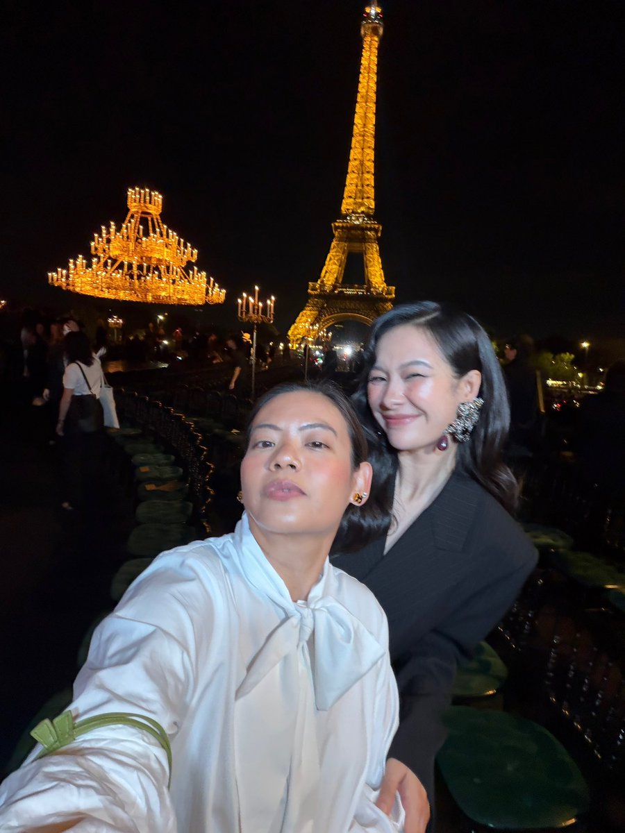 Wednesday_Nov's tweet photo. Beautiful Paris night 🌕🇫🇷

#YSLxMilkPansa
#SaintLaurentSS27
#MilkPansa
#MINTMAGTH https://t.co/FmrlnDDUzF
