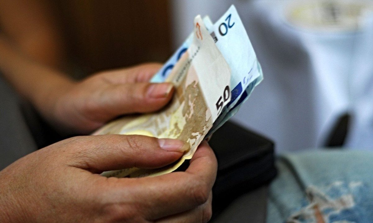 newsonline_gr's tweet photo. Επίδομα παιδιού 2027: Πότε αναμένεται να αλλάξει ο τρόπος χορήγησης και τι πρέπει να γνωρίζετε dlvr.​it/TVlz8Z https://t.co/YF0UVQOwpP