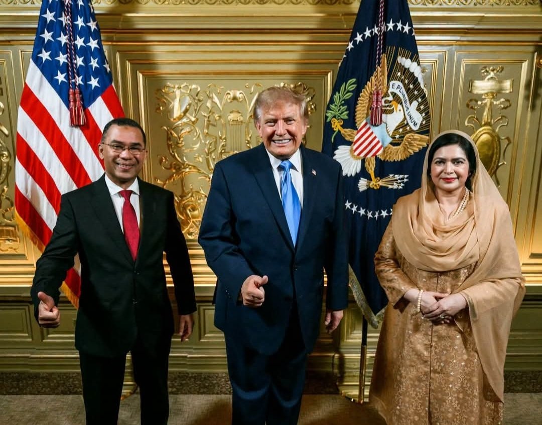 salah_shoaib's tweet photo. Bangladesh Prime Minister Tarique Rahman's press section has just released this photo stating he met US President @POTUS during UNGA in NYC. According to Grok, "This photograph is almost certainly AI-generated, not a real press photo". Will @WhiteHouse confirm the matter? https://t.co/BLau5T3JtR