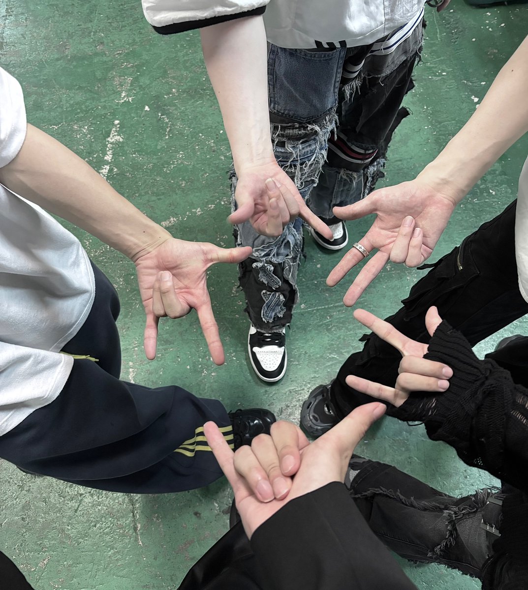 rebel__info's tweet photo. オンラインライブ、楽しむ準備できてる？ https://t.co/NRmamBzdx4