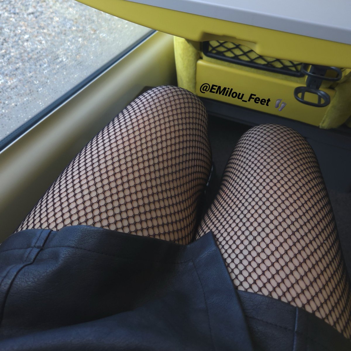 EMilou_Feet's tweet photo. Weekend.
Wanna travel with me ? 🩶

#travel #タイツ #tights #網タイツ #fishnetstockings https://t.co/PIXrAAPSL5