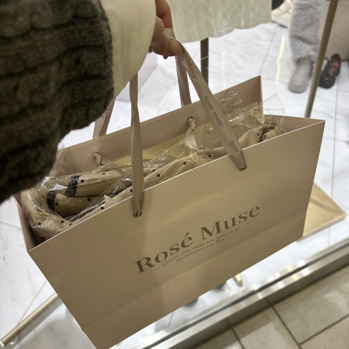 fnyans22's tweet photo. ロゼミュ店舗デビューしてきた🎵💕 https://t.co/x3KaP5JQVt