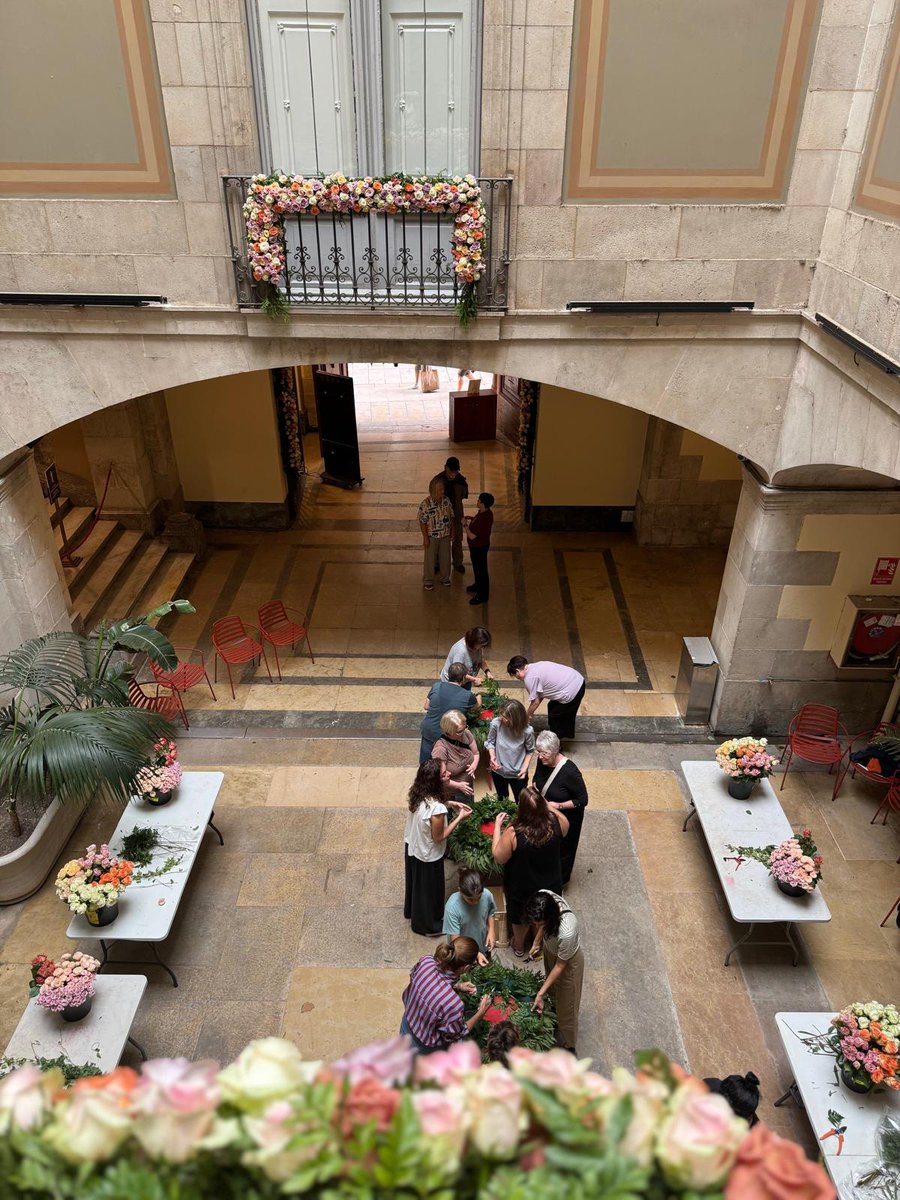 patrimonigencat's tweet photo. 🌹 El Palau Moja floreix amb la Festa del Roser!

Una cita plena de cultura, tradició i moltes flors que ens convida a redescobrir aquest edifici emblemàtic de La Rambla de Barcelona.

Fins a l’11 d’octubre! 👉 https://t.co/9oDXYmBq91 https://t.co/miRC3XWbj7