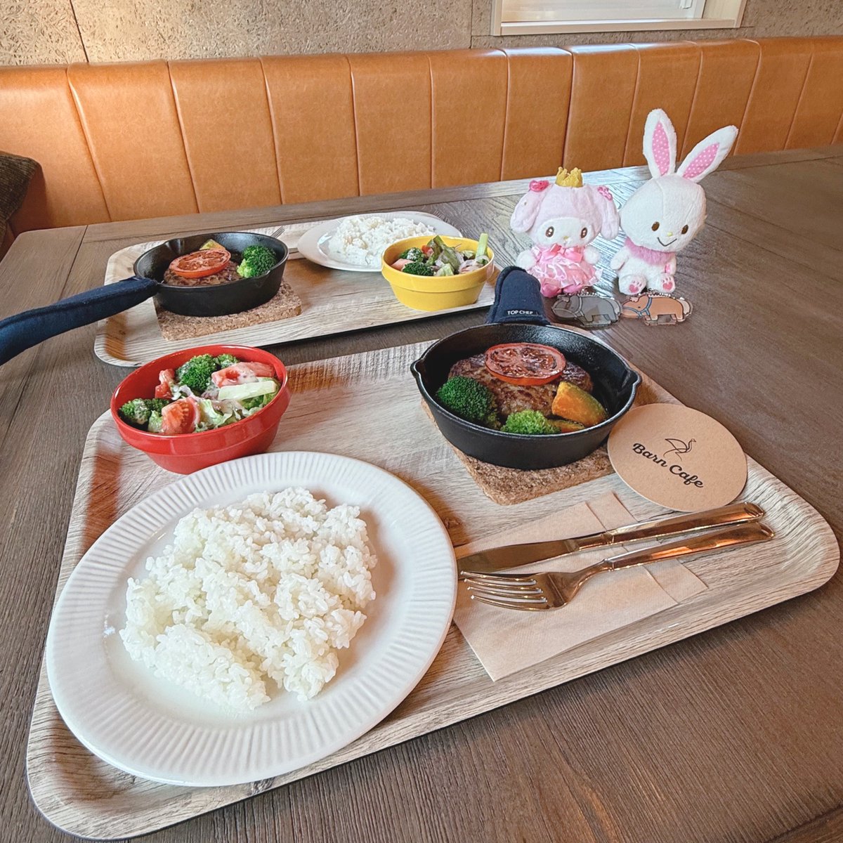 __mu83's tweet photo. 1枚目は今回のおひぼく旅行でいただいた物と、2〜3枚目はぽんぽんさんが連れて行ってくれたカフェの写真𓌉𓇋 https://t.co/XaHnV4AGuq