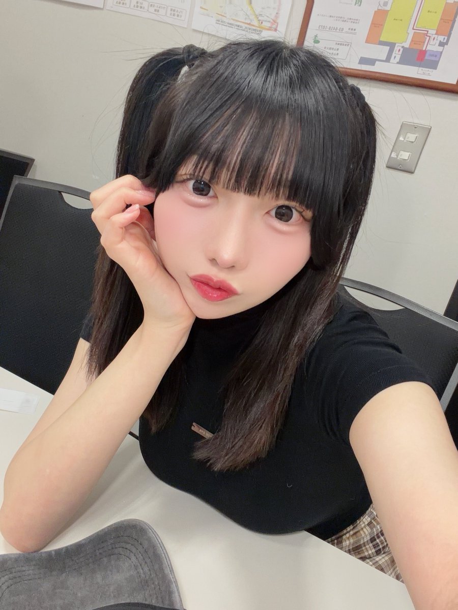 ranaqura_sana's tweet photo. ちゃんと集中できるの？ https://t.co/YDGktkzBpf