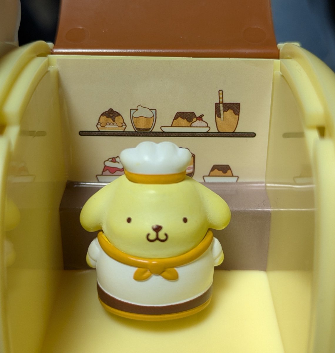 boundpompom's tweet photo. 自身のケツ型のスイーツを売るポムポムプリン 肝が据わっている https://t.co/79CkeXvcNX